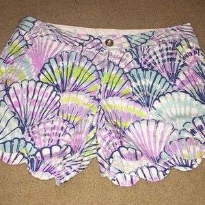 SOLD**Lilly Pulitzer Buttercup Shorts. Oh Shello.